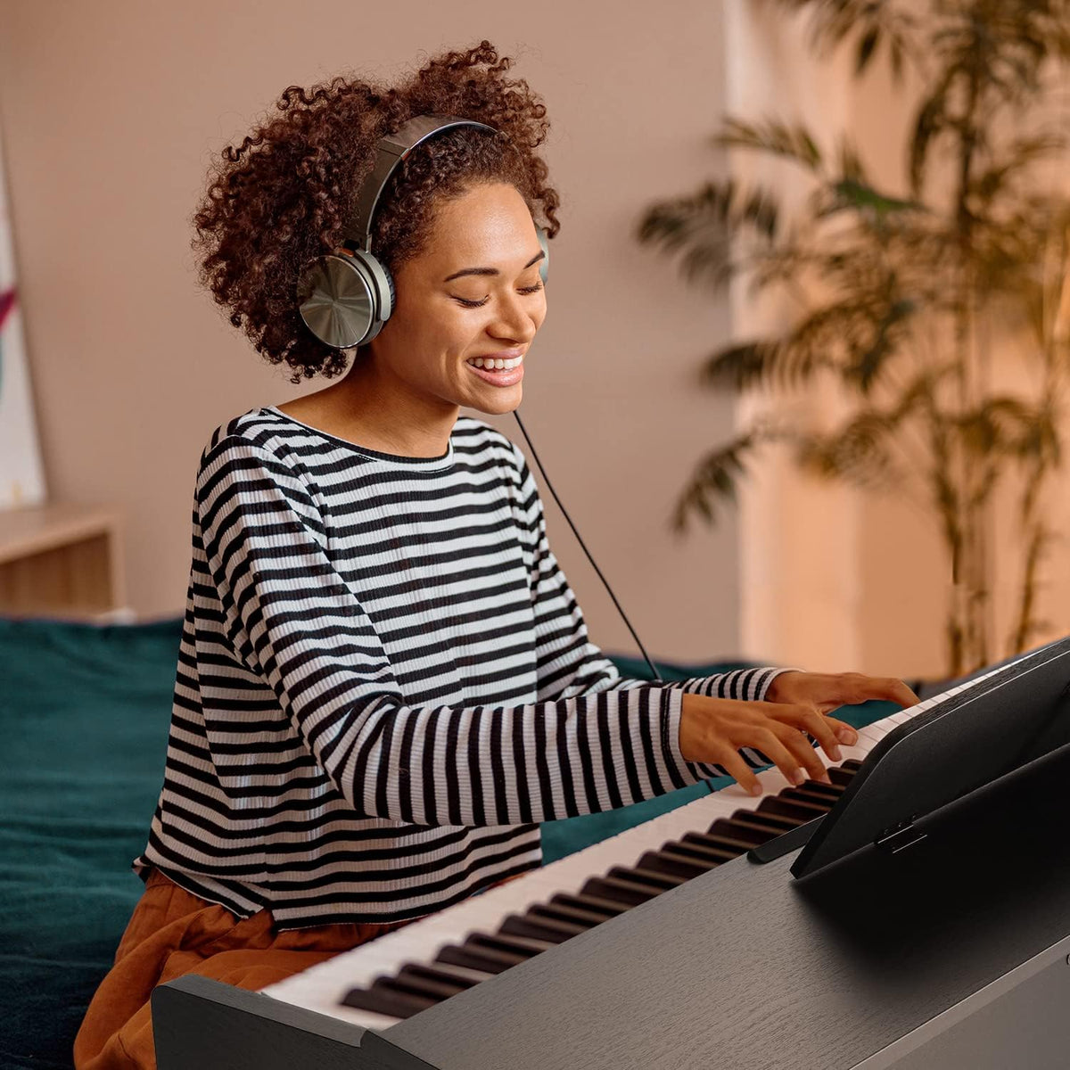 88-Key Digital Piano with Weighted Keys D532
