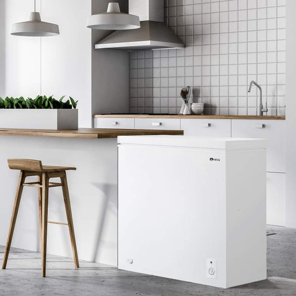 7.0 Cubic Feet Top Chest Freezer with Adjustable Thermostat and Removable Storage Basket N848