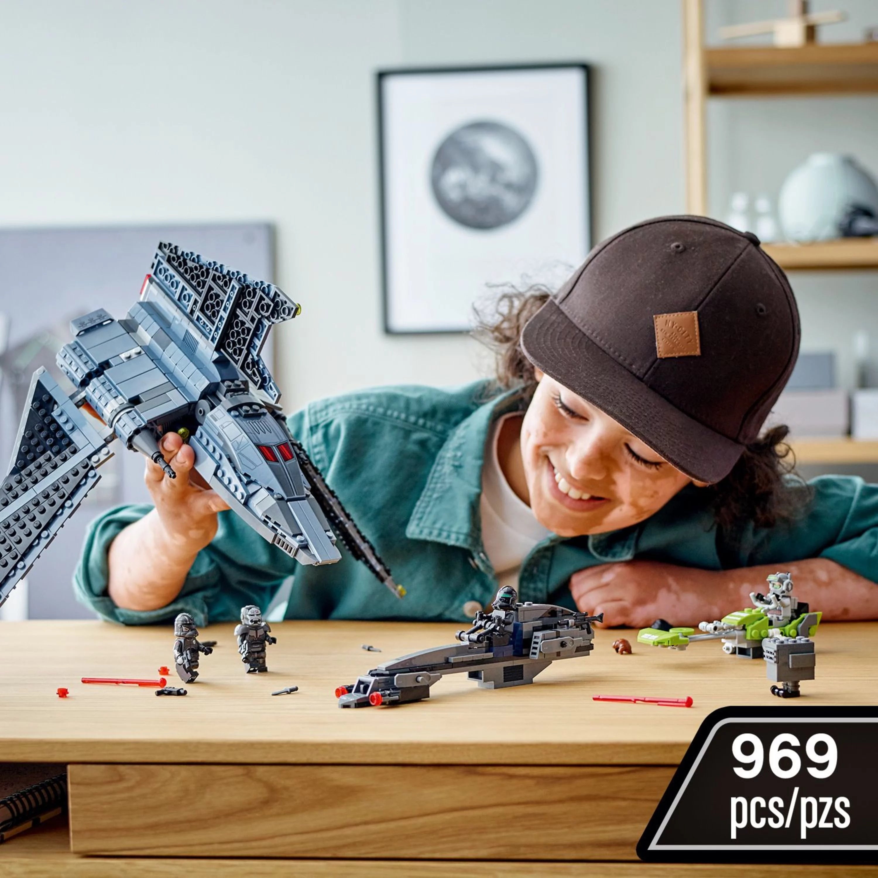LEGO Star Wars Attack Shuttle Building Toy Set (969 Pieces) W823